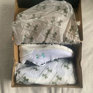 Under Amor HOVR Intake 6 Sneakers - White